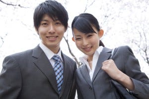 日本のスーツのデザイン かっこいいですか 日本在住の外国人に聞いてみた Tech テックプラス
