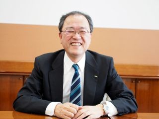 KDDI 田中社長が語る"LTEの先"と"NTT"、そして"キャッシュバック"