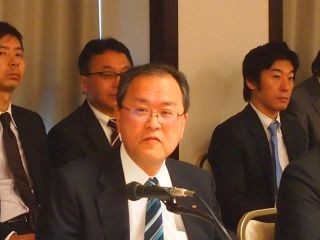 KDDI田中社長、ドコモ音声定額プランに「でも、まあ思ったほど……」