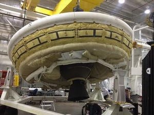 NASA、火星探査に向けハワイ沖で「空飛ぶ円盤」のテスト飛行