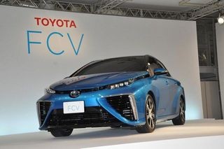 トヨタ、セダンの燃料電池自動車を700万円程度で国内販売
