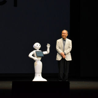 ソフトバンク、ロボット事業専門の「ソフトバンクロボティクス」設立