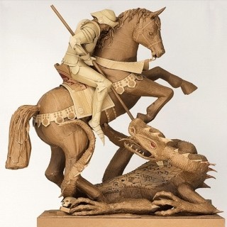 車から馬まで、ダンボールだけで作った実物大の"彫刻"がすごい