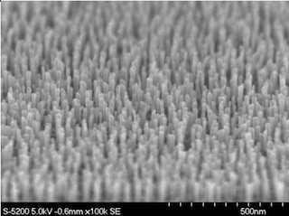 東北大、3次元量子ドット構造を用いたLEDの作製・発光を実現