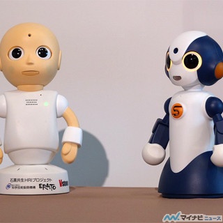 大阪大学ら、"無人"の記者会見で2体の対話ロボット「CommU」「Sota」を発表