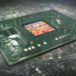 AMD、PC向けAPU「AMD 7000」とGPU「AMD Radeon 300/M300」を発表