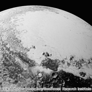 冥王星に砂丘らしき地形 - NASAが無人探査機の画像を公開