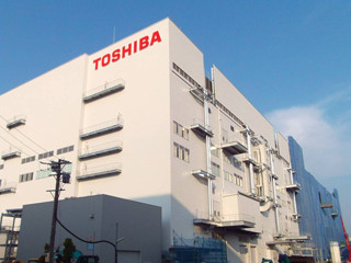 東芝とサンディスク、フラッシュメモリ生産増強に向けた設備投資契約を締結