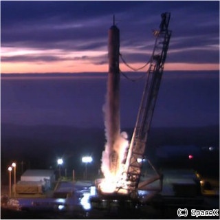 スペースX「ファルコン9」ロケット、18日打ち上げ － 船への着地に挑戦