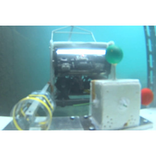 岡大、自律制御型水中ロボットの嵌合実験に成功 - 海中自動充電が可能に