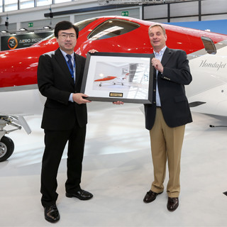 ホンダ、小型ビジネスジェット機「HondaJet」の欧州での引き渡しを開始