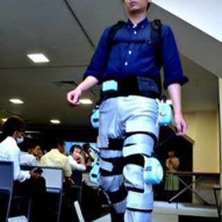 信州大、歩行の動作を支援する"穿くロボット"試作モデル開発に成功