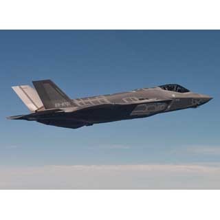 航空自衛隊向けステルス戦闘機「F-35A」、初飛行に成功