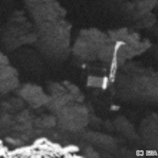 彗星に着陸した探査機「フィラエ」、2年ぶりに発見 - 親機が撮影に成功