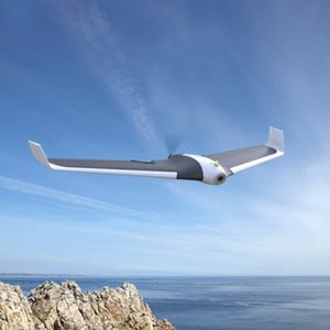 Parrot、80km/hで飛行可能な固定翼ドローン「Parrot Disco」を発表