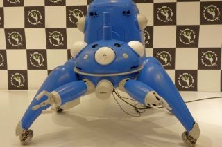 攻殻機動隊のタチコマがしゃべって動く初の展示 - 実証実験は一時延期