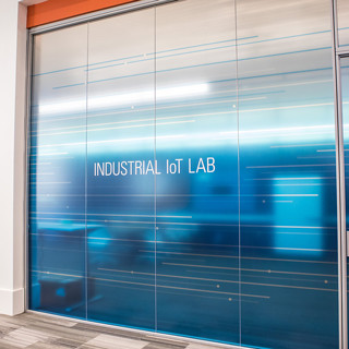 NI、オースティン本社に「NI Industrial IoT Lab」を開設