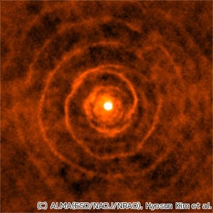 赤色巨星「ペガスス座LL星」の渦巻き模様の構造が明らかに - アルマ望遠鏡