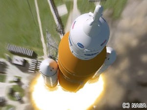 NASA、新型ロケットの初打ち上げ延期 - トランプ氏要請の有人月飛行は断念