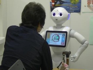 ロボキュア、ロボットによる失語症者向け言語リハビリの有効性を確認