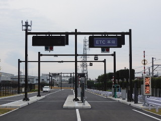 高速道路の逆走を防ぐサービスなど公開 - OKI、ITSテストコースを開設