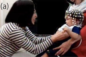 乳児が「他者から触れられる」と脳の学習力に影響 - 京大
