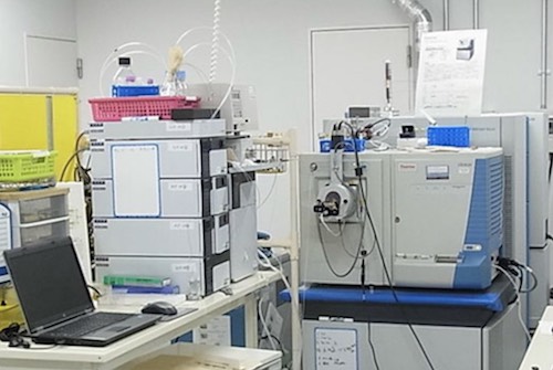 超ロング(200cm)モノリスキャピラリーカラムを装備したナノLC/MS/MS装置(出所:京大Webサイト)