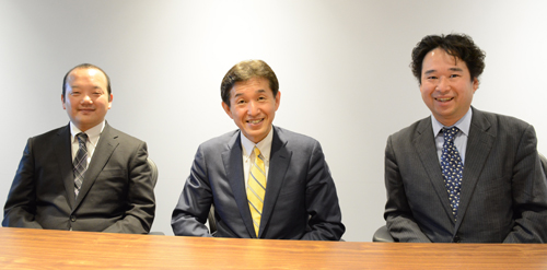 左からヴィーム・ソフトウェア システムズ・エンジニアリング・マネージャーの吉田幸春氏、古舘氏、同