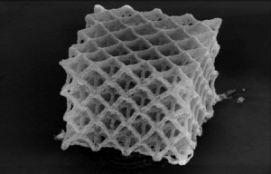 3Dプリンタ技術で作製したニッケルのナノ格子構造(出所：Caltech)