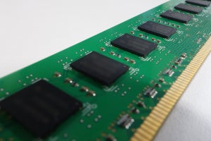 DRAM価格の急騰は40年ぶりの異変 - 高値維持を模索するDRAMメーカー