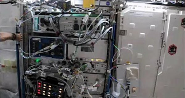 ISSにインストールされた状態のSpaceborne Computer