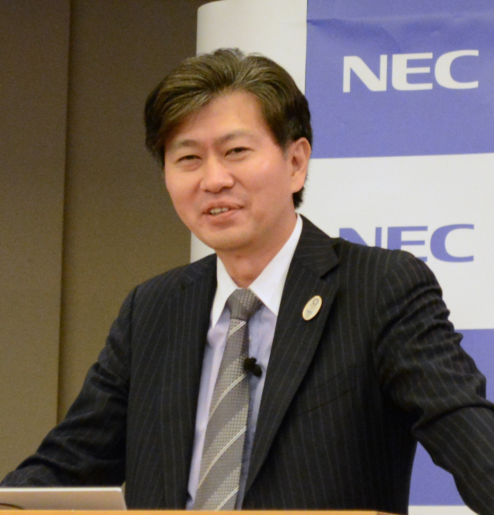 森英人氏