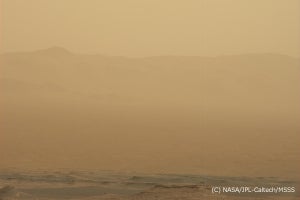 火星で史上最大級の砂嵐が発生、NASA探査機と音信不通も"好機"に