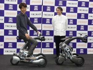 千葉工大、バイクに変形して乗れる相棒ロボット「CanguRo」を発表