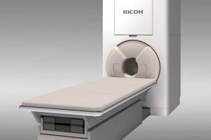 リコー、脳磁計測システムを国内販売- 熊谷総合病院PET総合検診棟で採用
