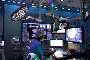 IoTで手術をスマート化 - 信州大学がスマート治療室の実証を開始