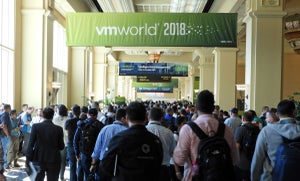 【VMworld 2018】基調講演で新サービス「Amazon RDS on VMware」発表