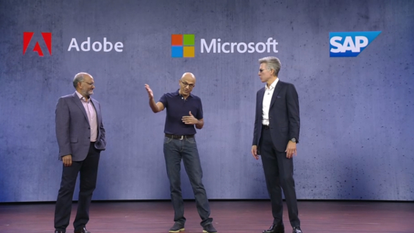 左からAdobe CEOのShantanu Narayen氏、Microsoft CEOのSatya Nadella氏、SAP CEOのBill McDermott氏