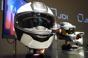 JDI、ヘルメットに後付け可能なHUDユニットの開発を開始