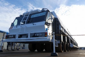 H3ロケット用の新型運搬台車が公開、日本車輌製造が初担当