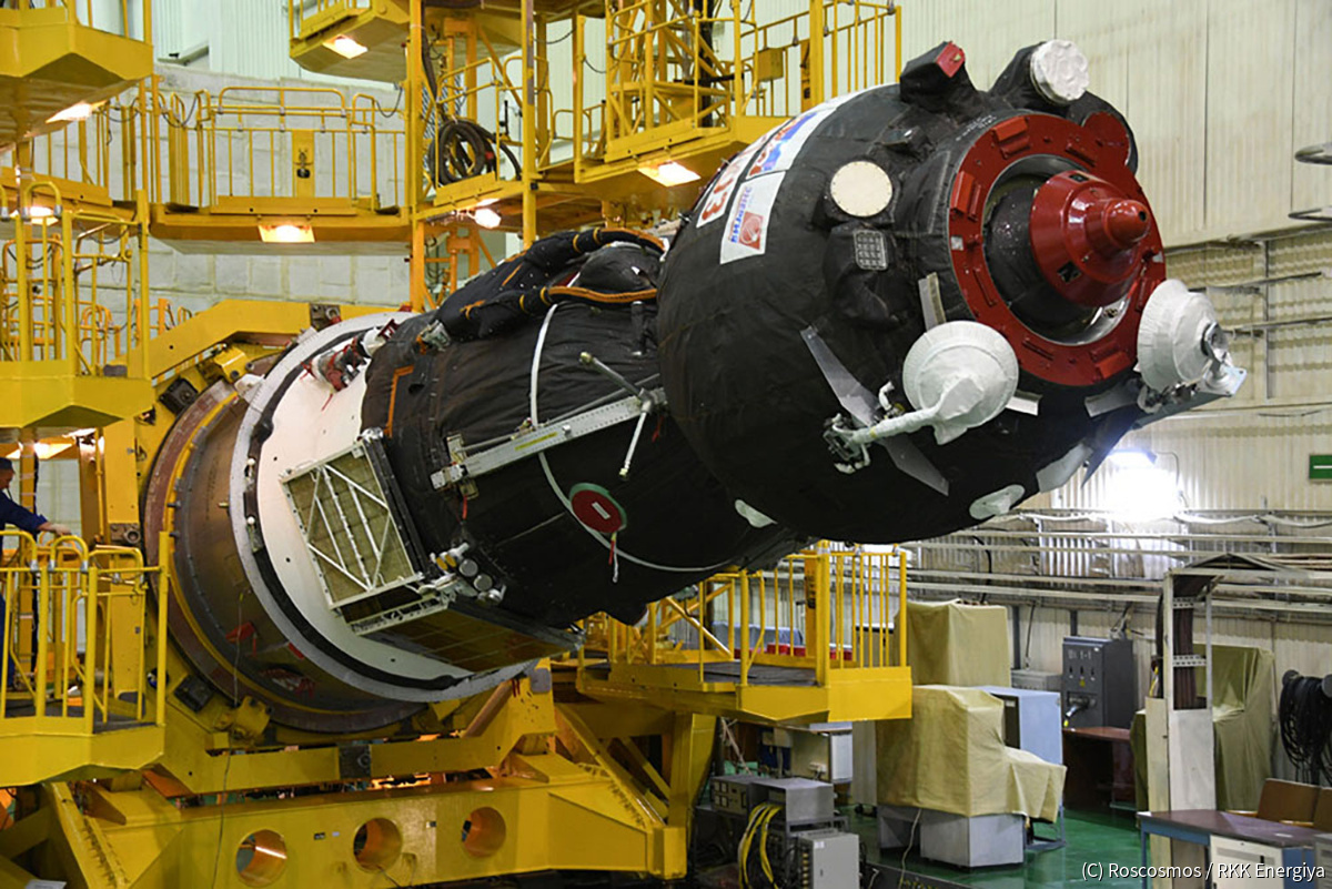 打ち上げ準備中のソユーズMS-09宇宙船