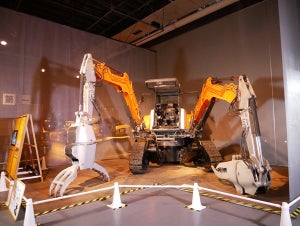 工事現場で働く重機を間近で見られる企画展 - 未来館で2月8日より開始