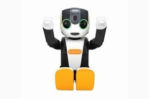 シャープ、HEMS連携「RoBoHoN」発売  - 音声対話で家電操作も