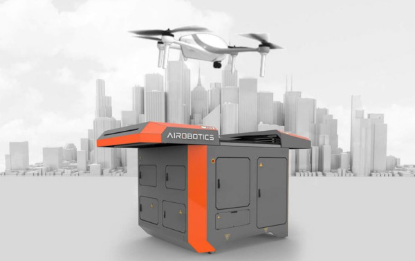 Airobotics社公式<a href="https://www.airoboticsdrones.com/jp/" target="_blank">Webサイト</a>より