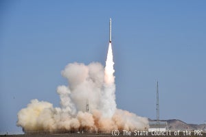 中国が打ち上げた"奇抜な"新型ロケットと、超小型ロケット開発競争