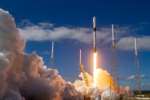 スペースX、宇宙インターネット衛星「スターリンク」の打ち上げに成功
