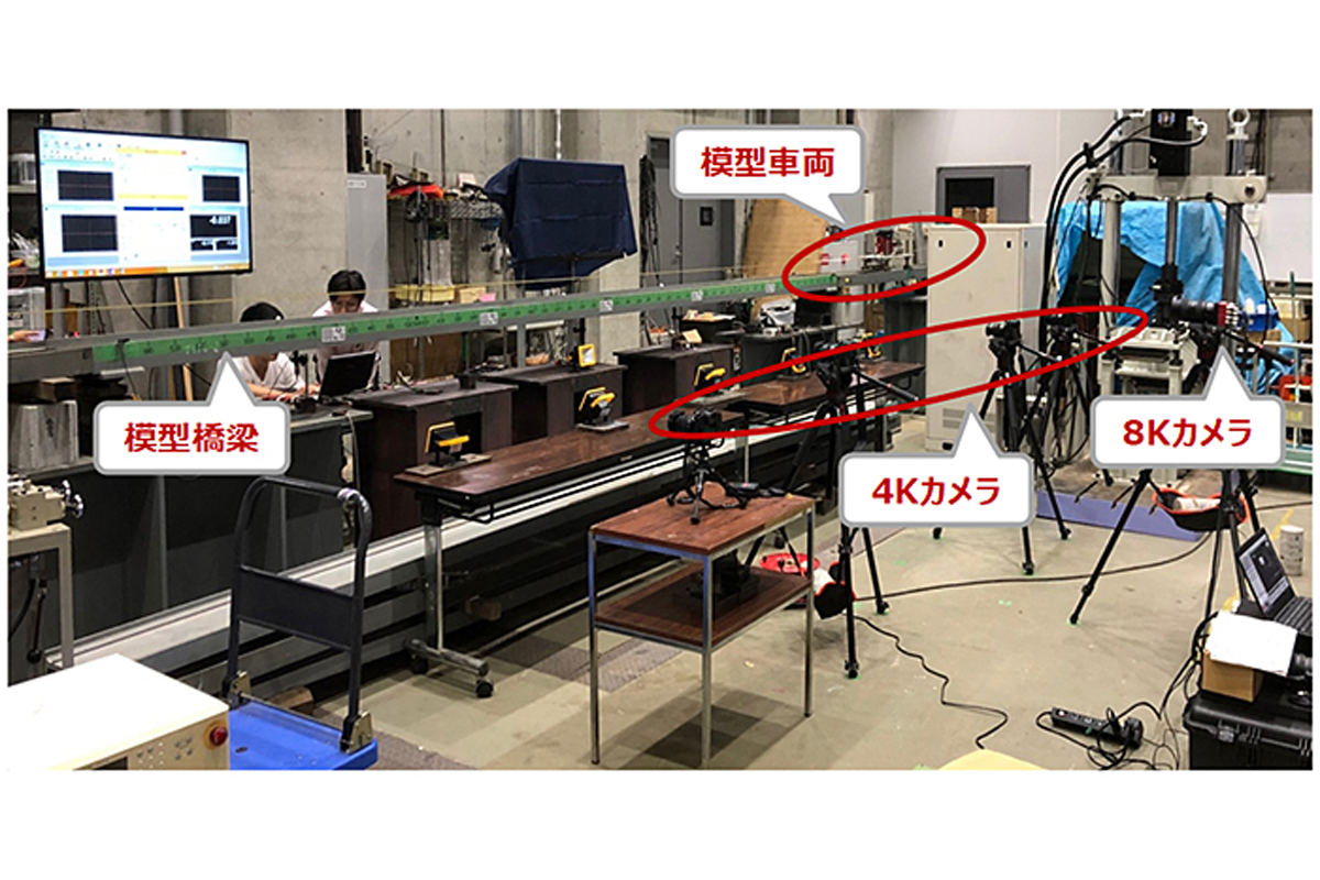 模型橋梁実験の様子