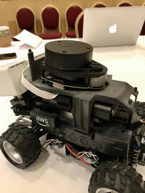 車体上部に新しくリモートセンシングセンターを搭載