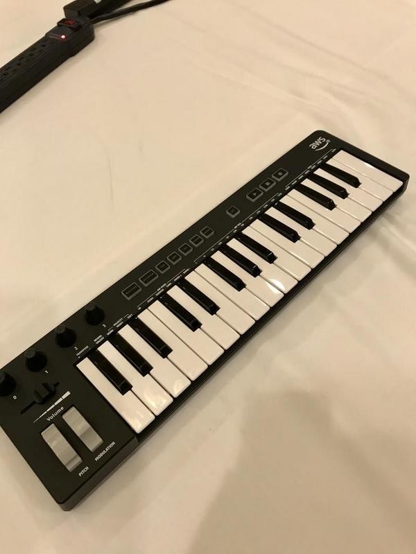 DeepComposerの電子キーボードは普通のMIDIキーボード