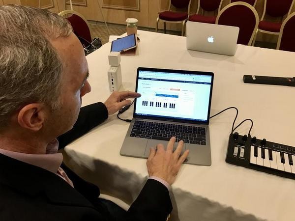 DeepComposerで新しい音楽を作り出すMike Miller氏